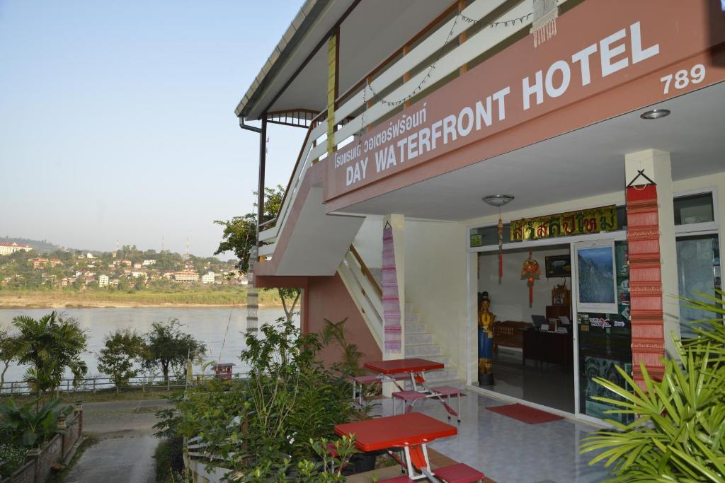 Day Waterfront Hotel Chiang Khong Extérieur photo